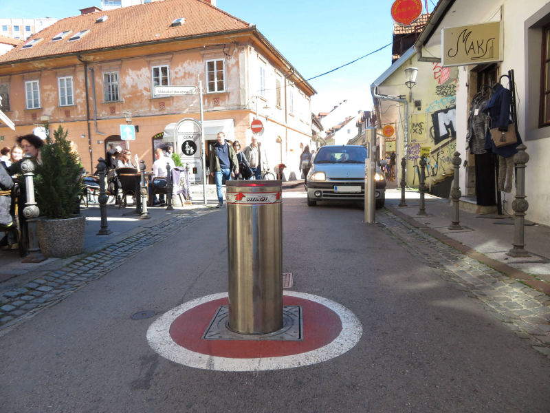 Potopni stebriček Ultimat v Ljubljani: Trubarjeva